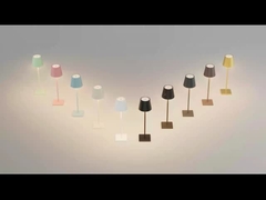 DC 5V/1A आउटपुट वोल्टेज के साथ रिचार्जेबल एलईडी डेस्क लैंप टच सेंसर स्विच स्टैंड क्लिप डिजाइन